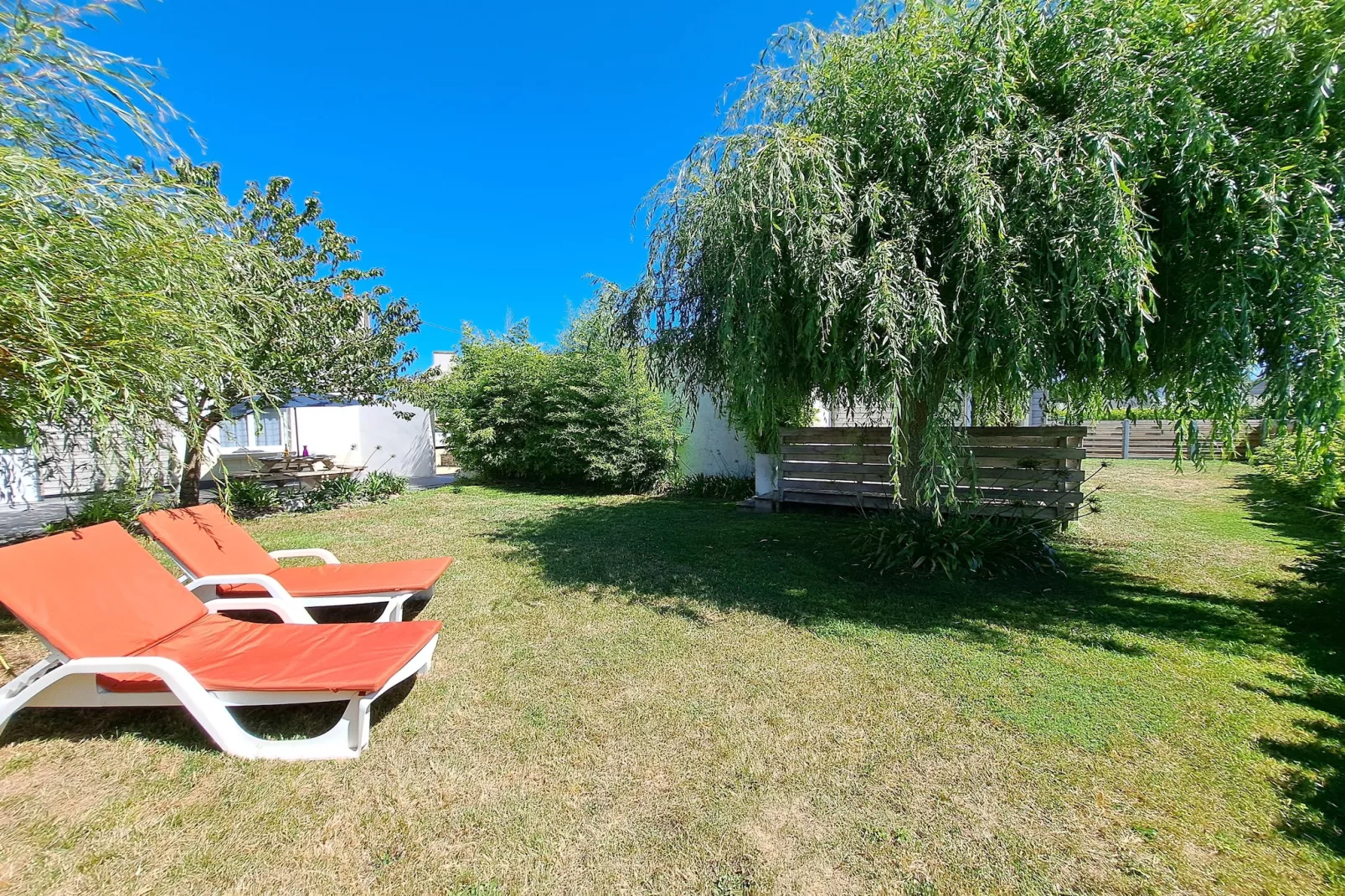 Ferienhaus in unmittelbarer Strandnähe Cléder-Tuinen zomer