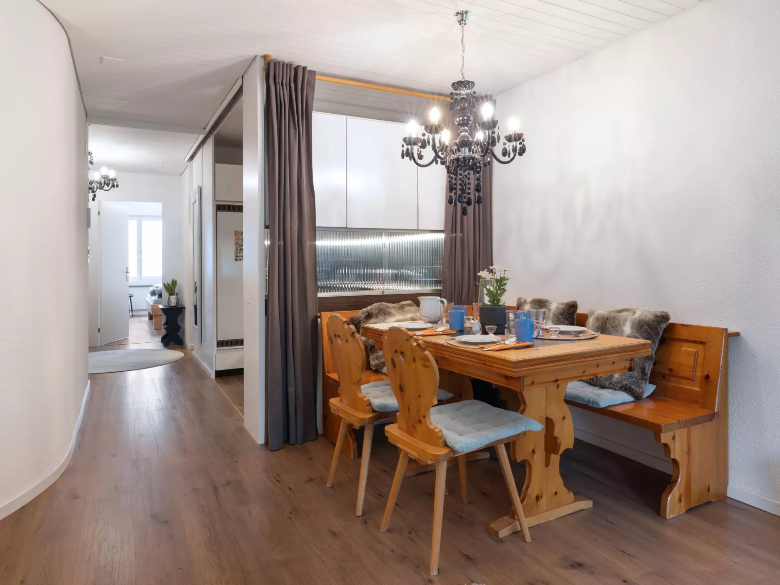 Verbena Apt 4-Binnen