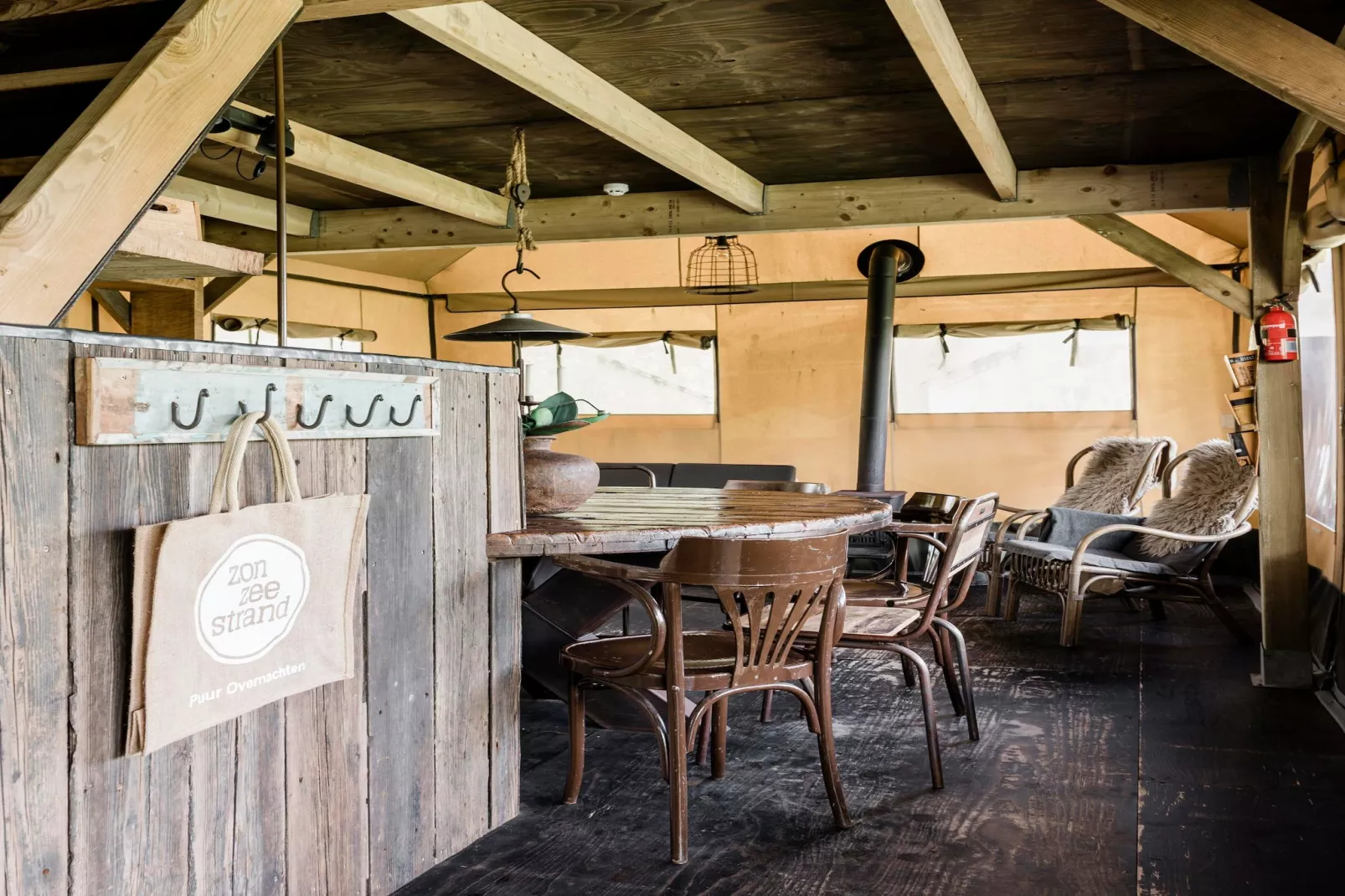 Wood Lodge Luxe - Duynpark-Eetkamer