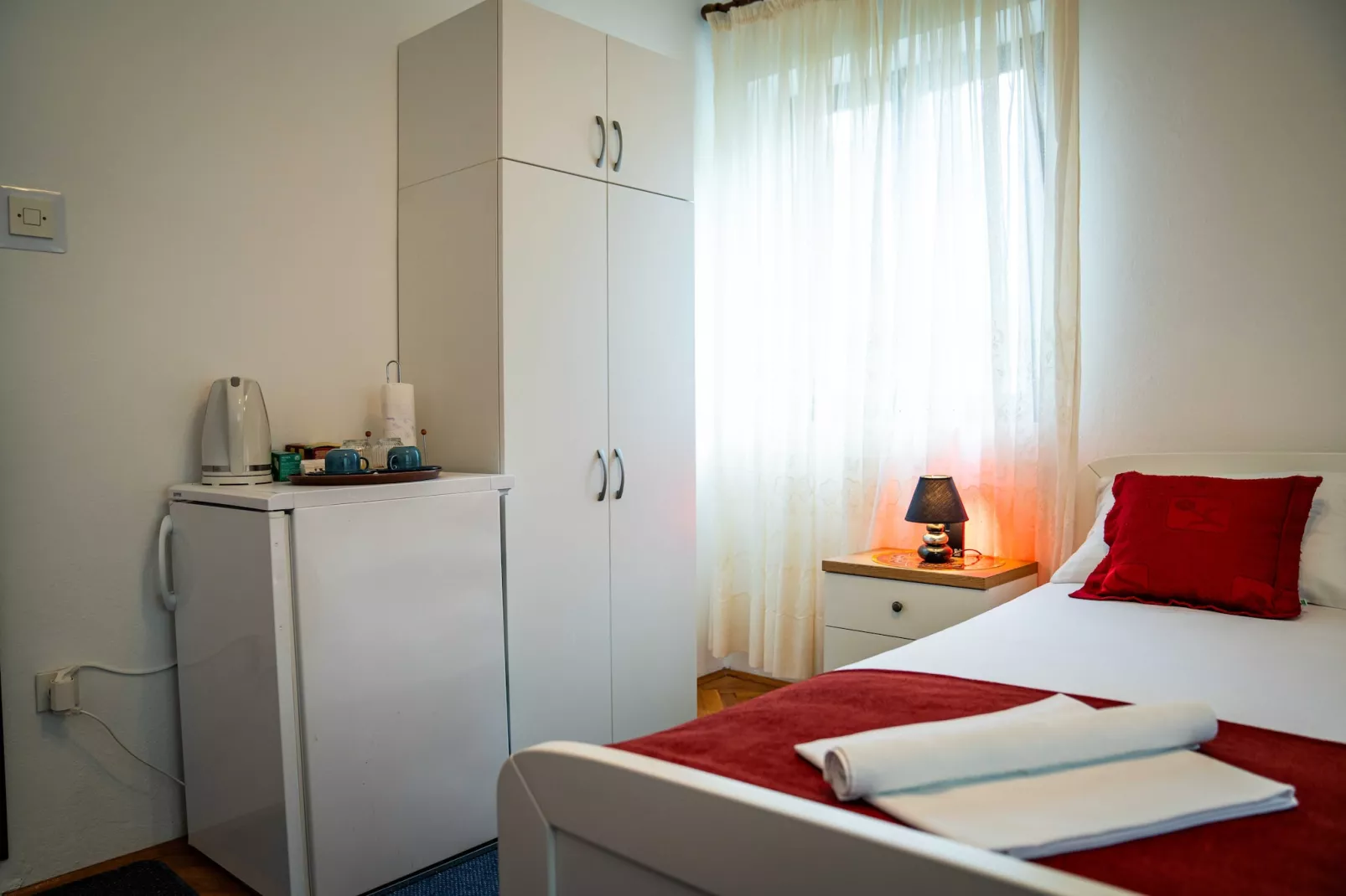 Guest House Cesic - Double Room No8-Slaapkamer
