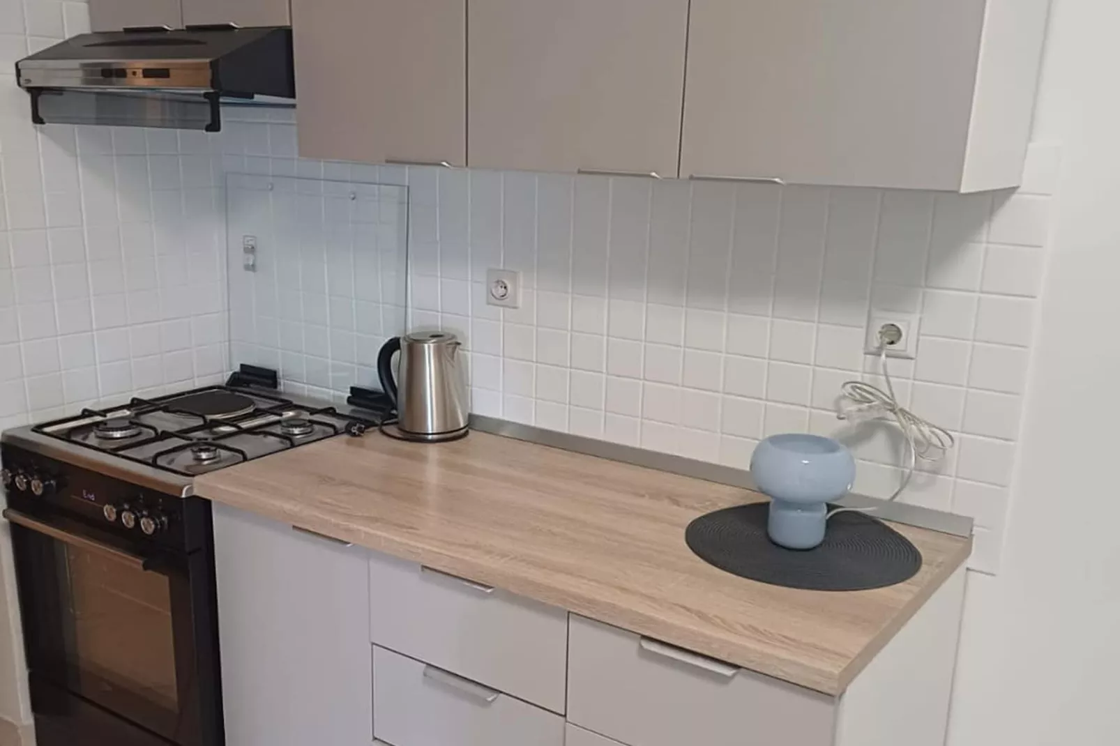 Apartment Alba - Three Bedroom Apartment with Loggia-Keuken