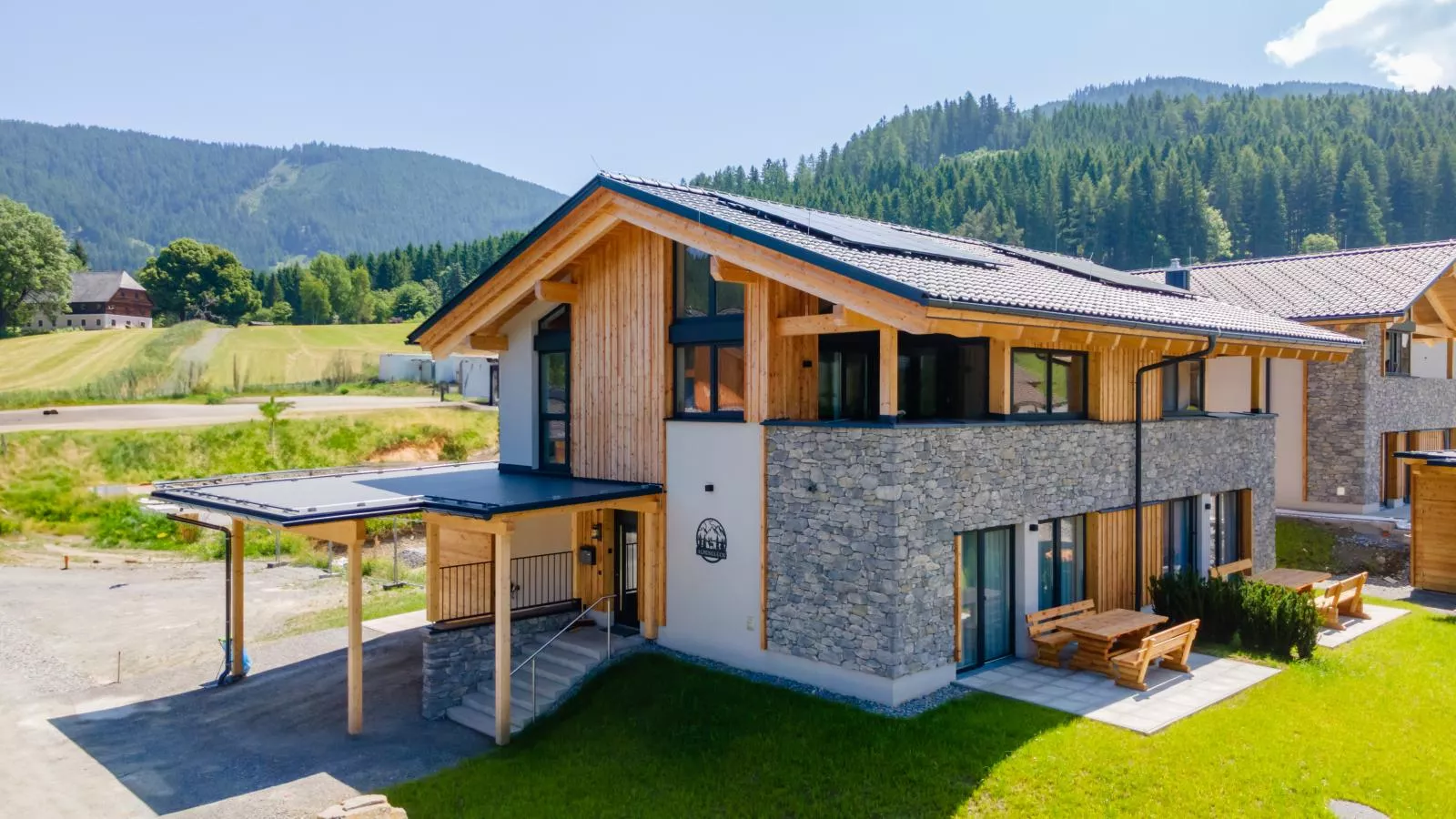 Almchalet Alpenglück-Buitenkant zomer