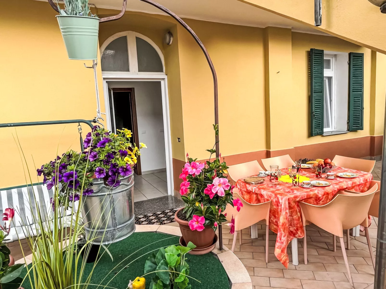 Tra Mare e Collina-Buiten