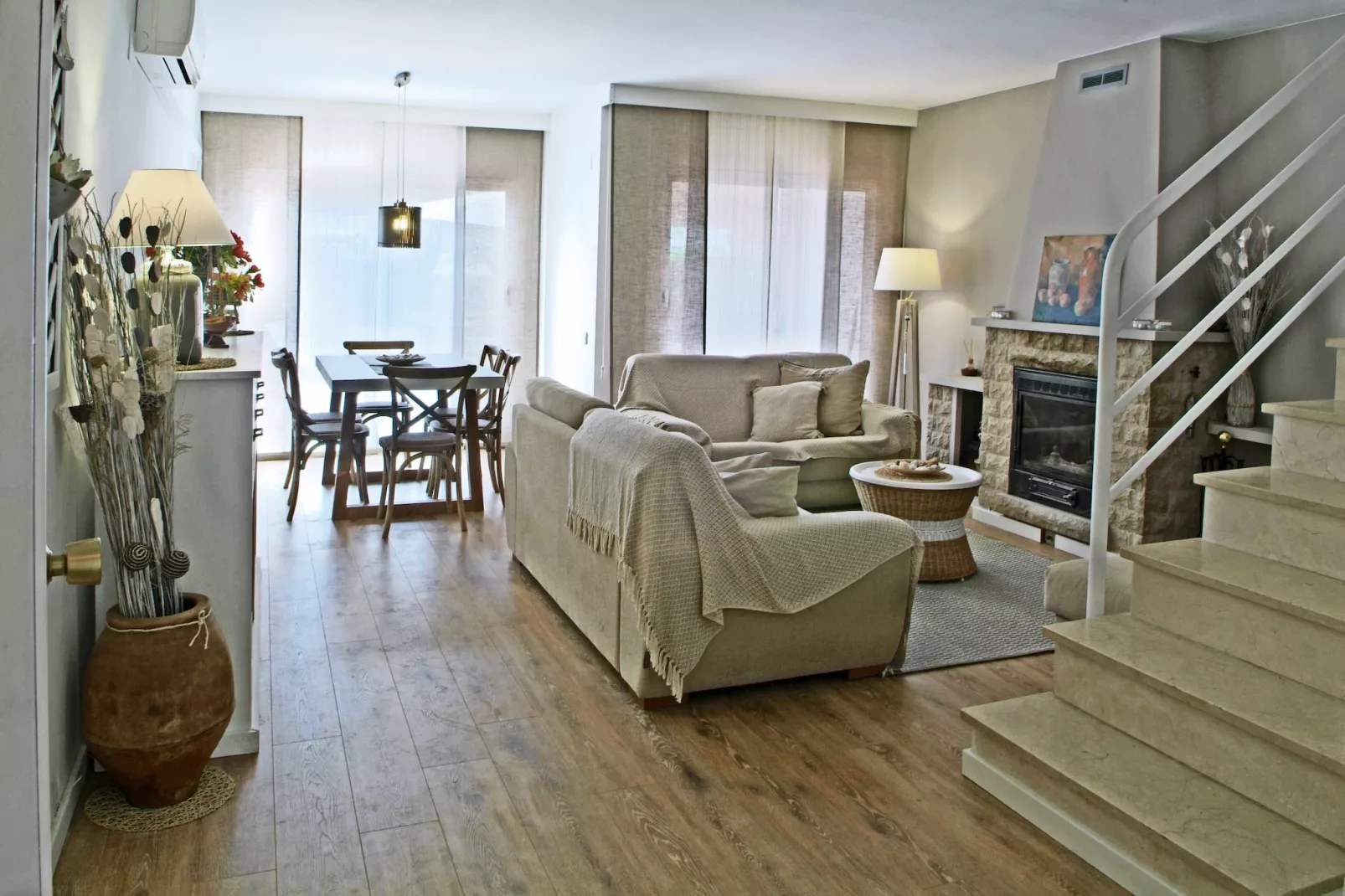 Vivalidays Casa Pinell -Palafolls- Costa Barcelona-Woonkamer