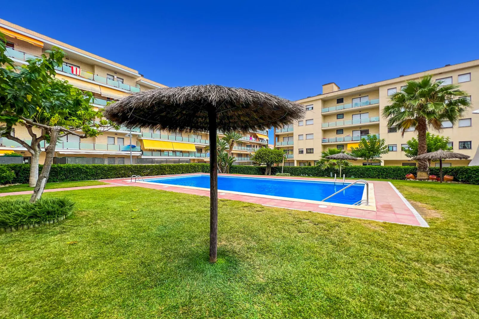 Vivalidays Elia - Fenals - LLoret de Mar-Zwembad