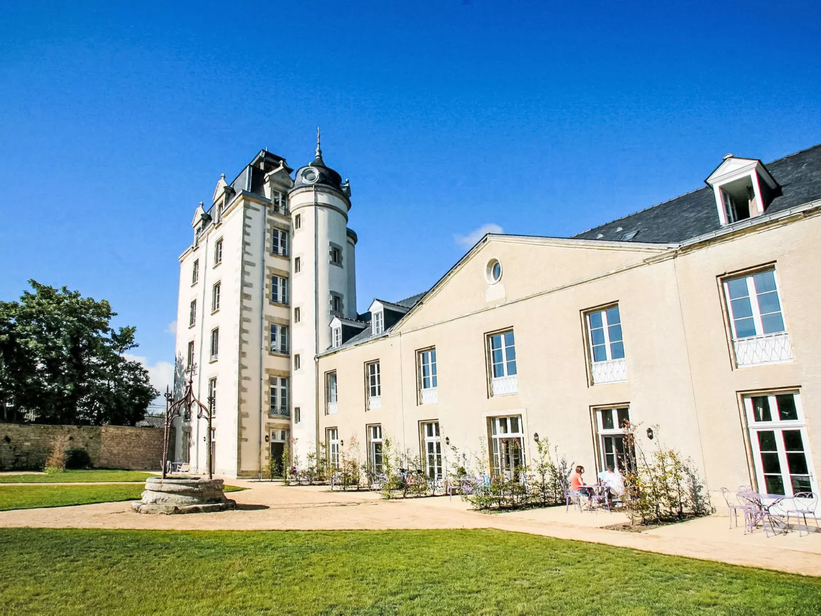 Chateau de Keraveon-Buiten