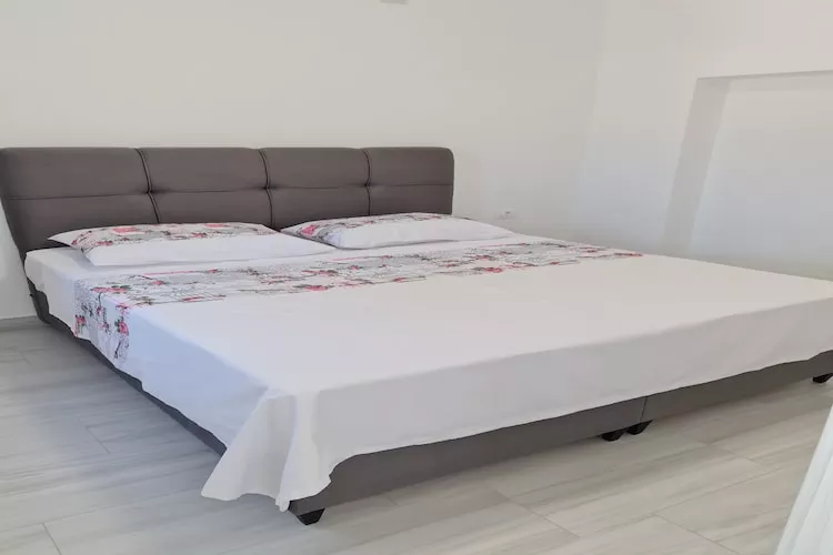 Luxury apartment ANI II with hot tub  - Two Bedroom Apartment with Terrace-Slaapkamer