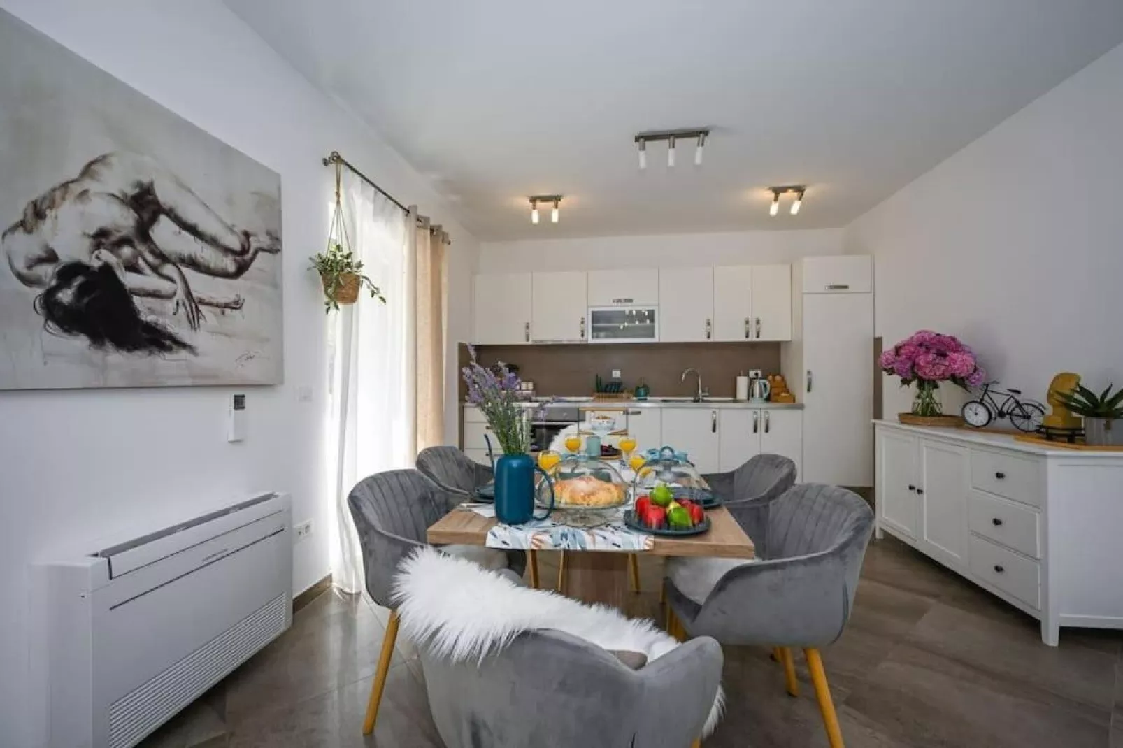 Villa Anita - Five Bedroom Villa with Swimming pool-Eetkamer