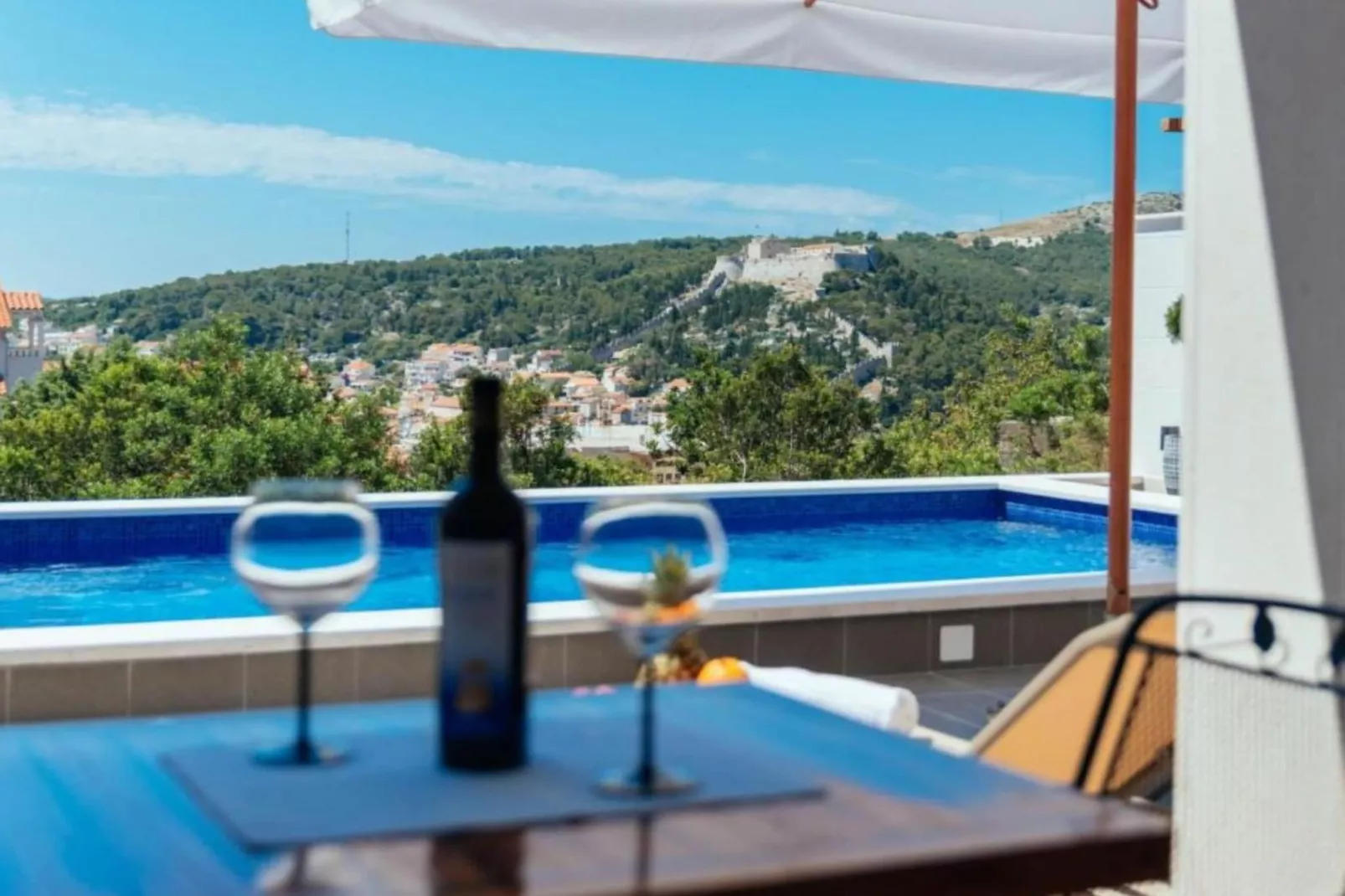 Apartments Trogrlić - Two-Bedroom Apartment with Balcony and Sea View-Zwembad