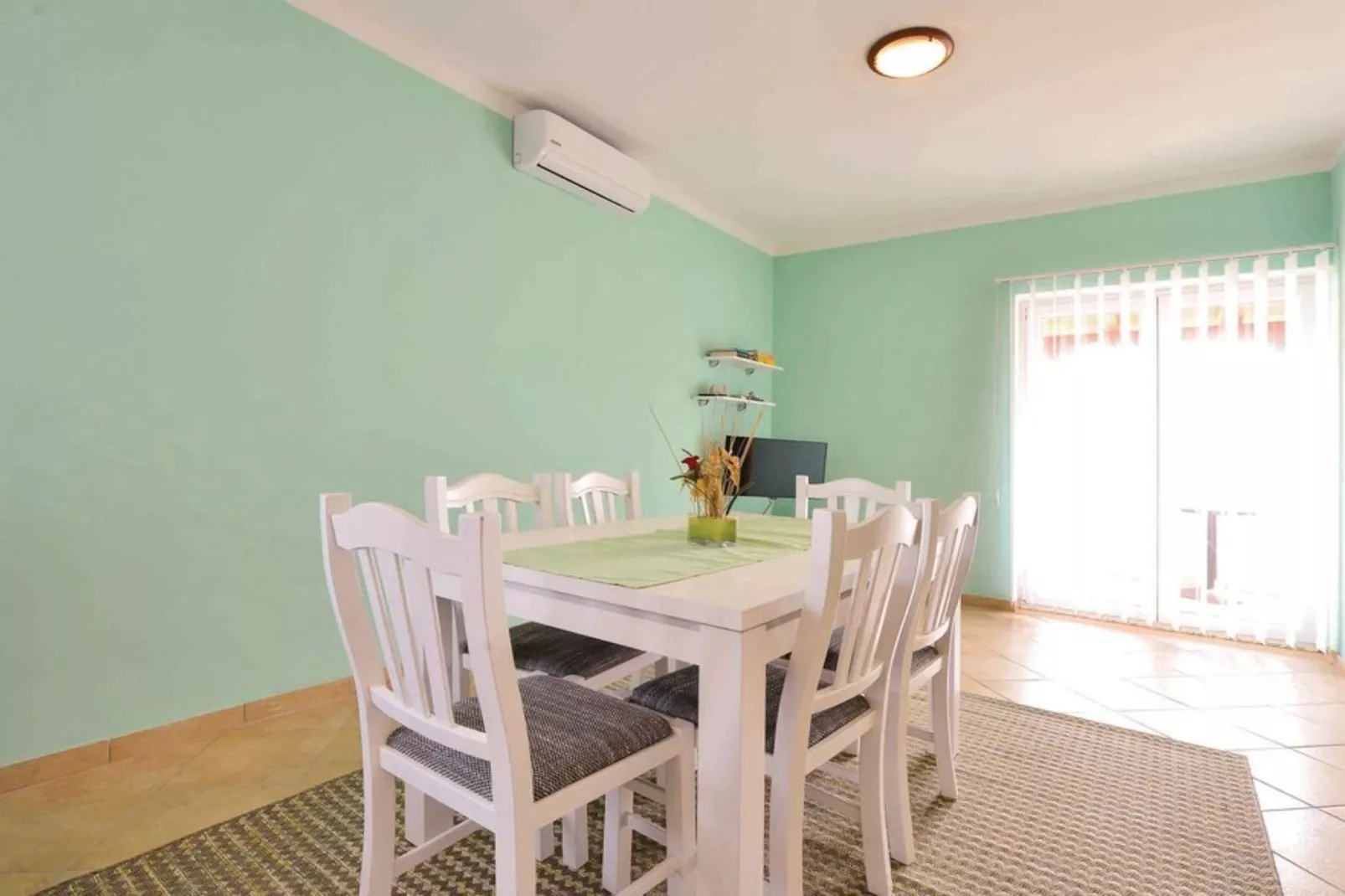 Holiday Home Villa Ksenija - Six Bedroom Holiday Home with Pool-Eetkamer