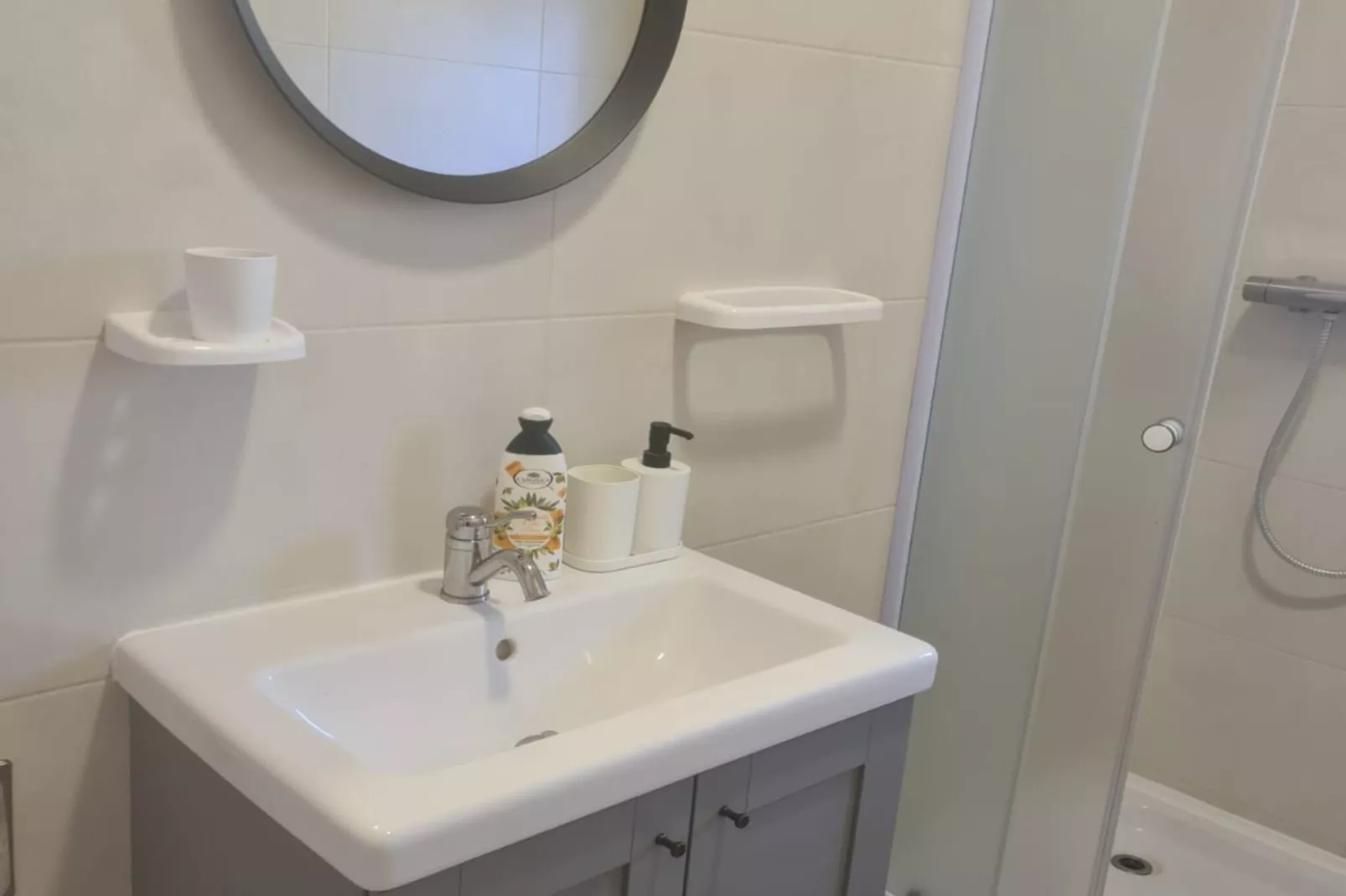 Apartments Rubbi - Two Bedroom Apartment with Terrace-Badkamer
