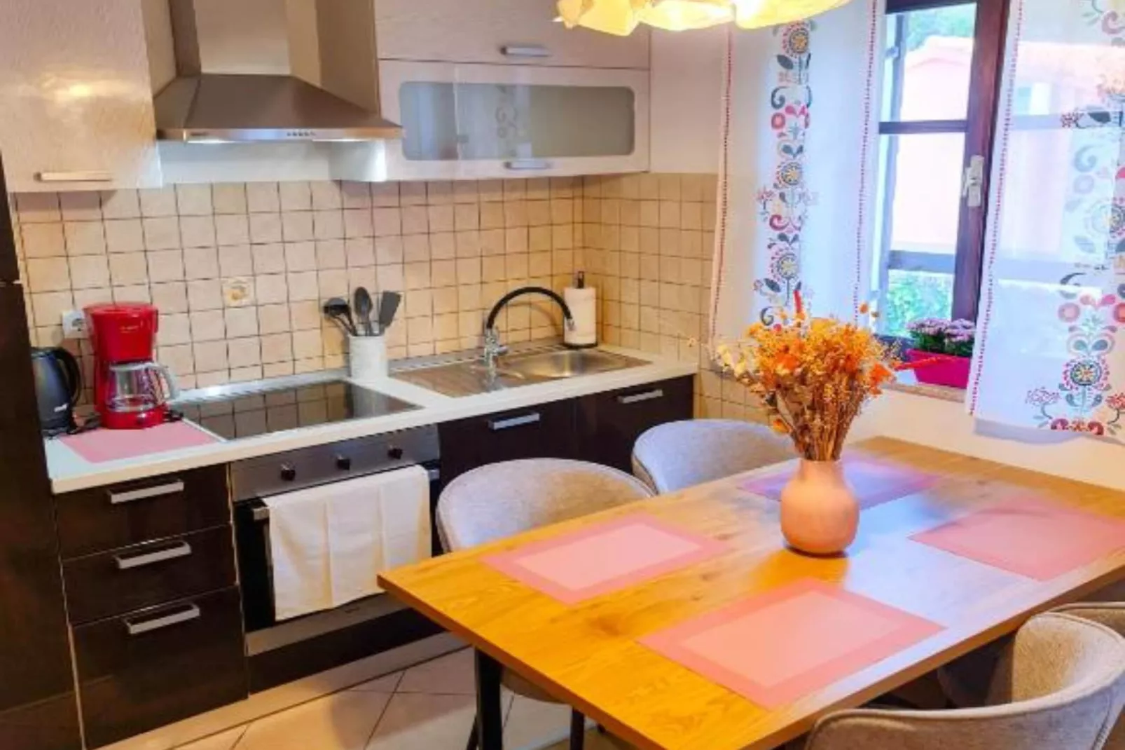 Shadow of Nehaj - Two Bedroom Apartment with Mountin View-Eetkamer