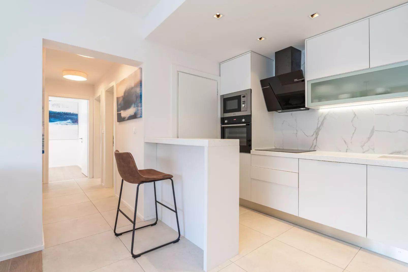 Apartment Marcus Mai - Two Bedroom Apartment with Balcony-Keuken