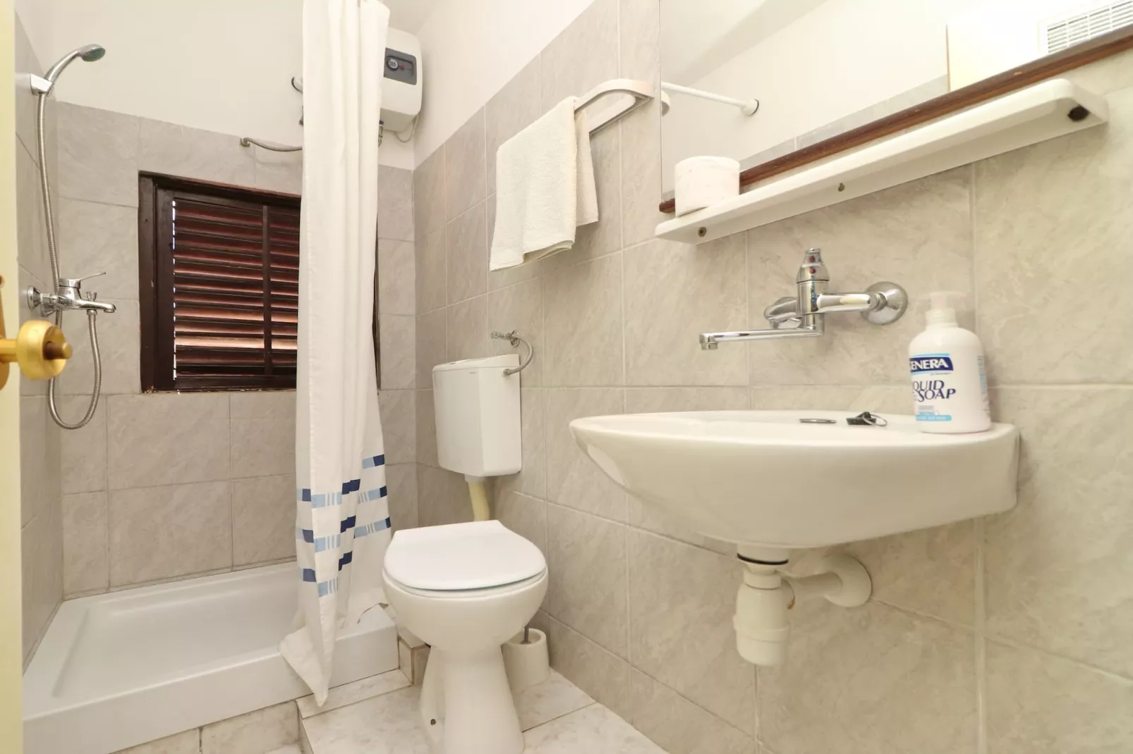Apartments Karbuni By The Sea - One Bedroom apartment with Terrace and Sea View (A4) U REDU-Badkamer
