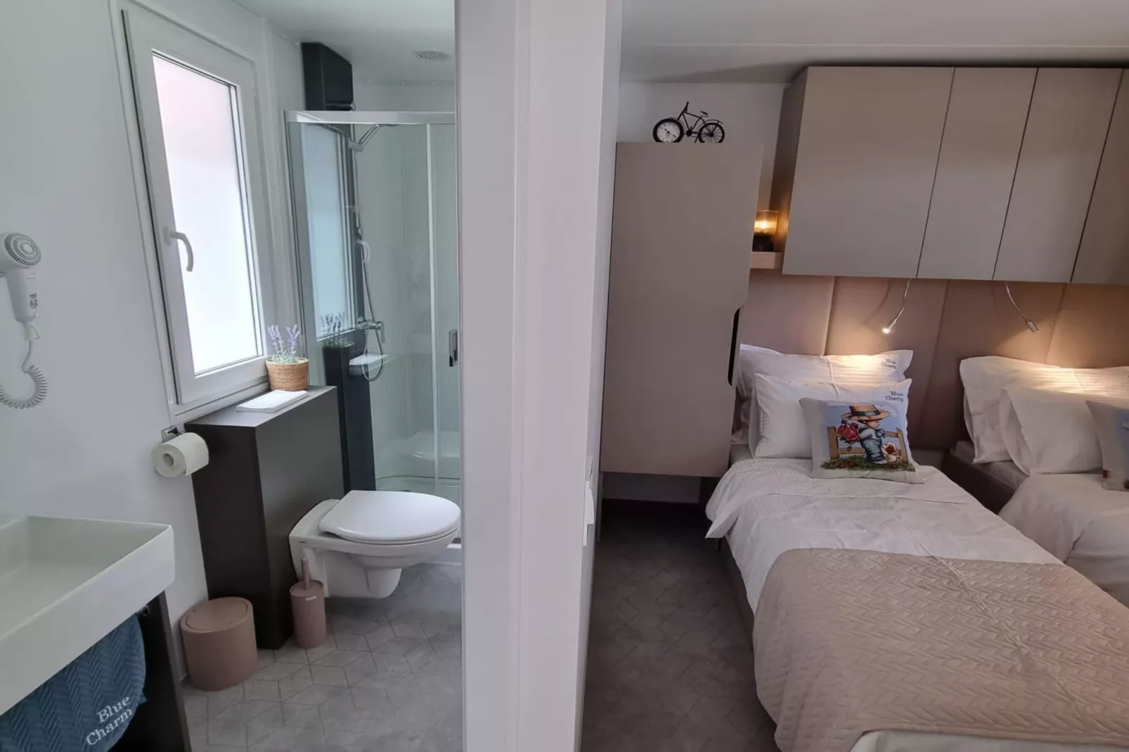 Blue Charm Mobile Home - Two Bedroom Mobile Home ( M10)-Slaapkamer