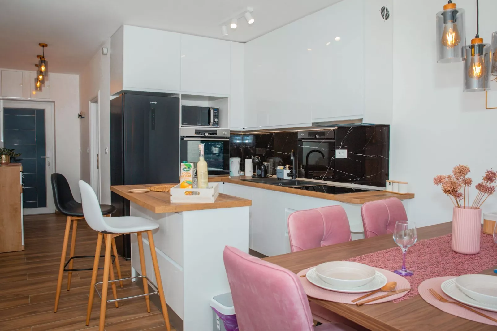 Apartment Matko - Two Bedrom Apartment with Beach View-Eetkamer