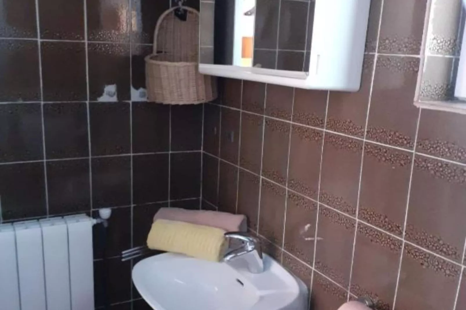 Guest House Green Corner Supetarska Draga - Studio Apartment with Terrace And Sea View-Badkamer