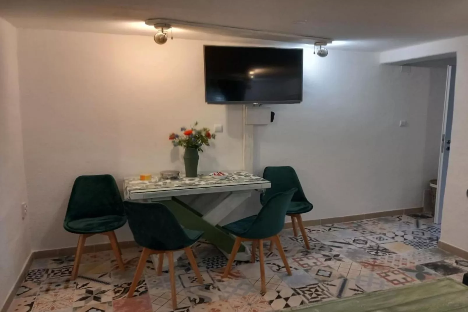 Guest House Green Corner Palit - One Bedroom Apartment-Eetkamer