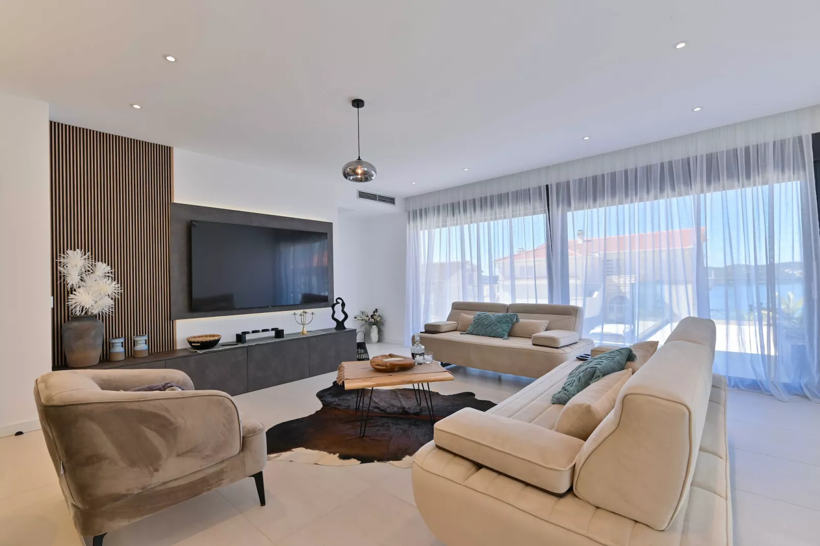 Villa Oasis - Five Bedroom Villa with Private Pool-Woonkamer