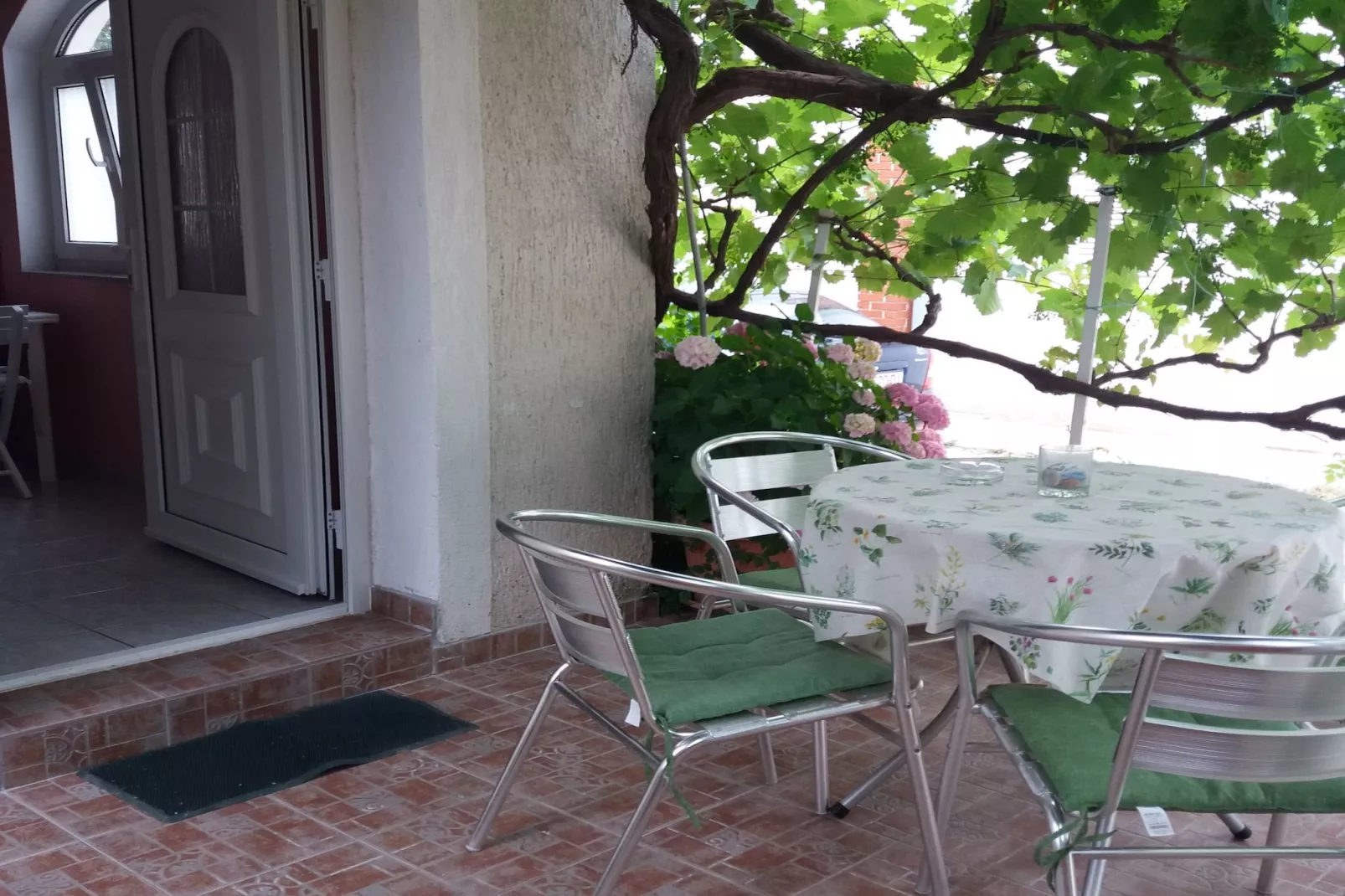 Apartments Lavanda & More - One Bedroom Apartment with Shared Terrace-Buitenlucht