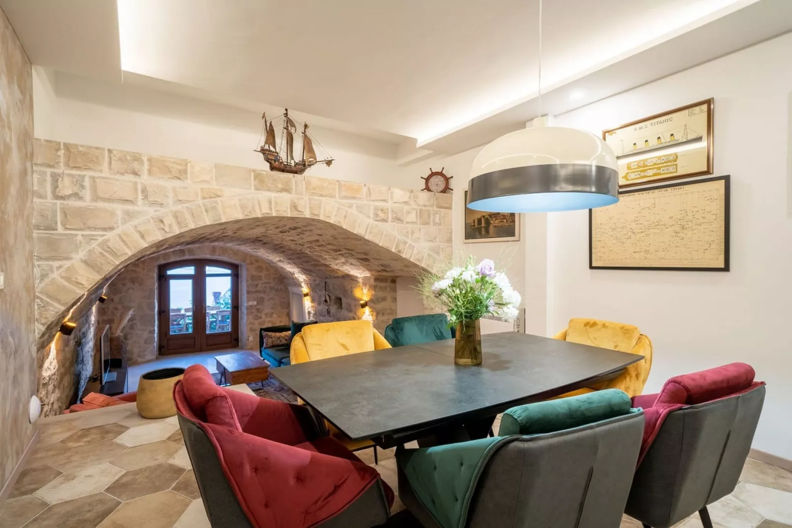 Apartment Fortuno - One Bedroom Apartment with Terrace and Sea View-Eetkamer