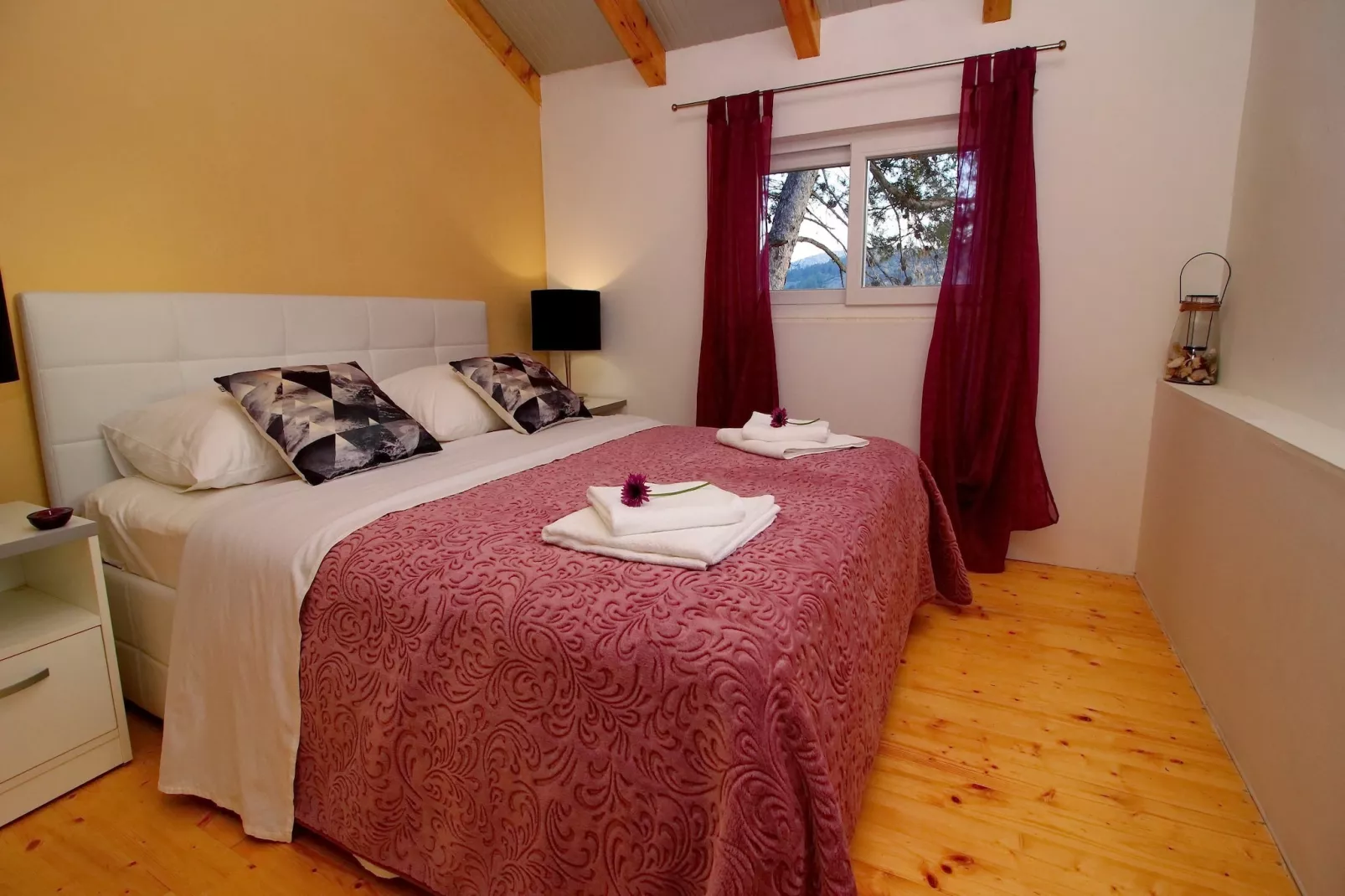 Holiday Home Bili Žal - Two Bedroom Holiday Home with Terrace and Sea View-Slaapkamer