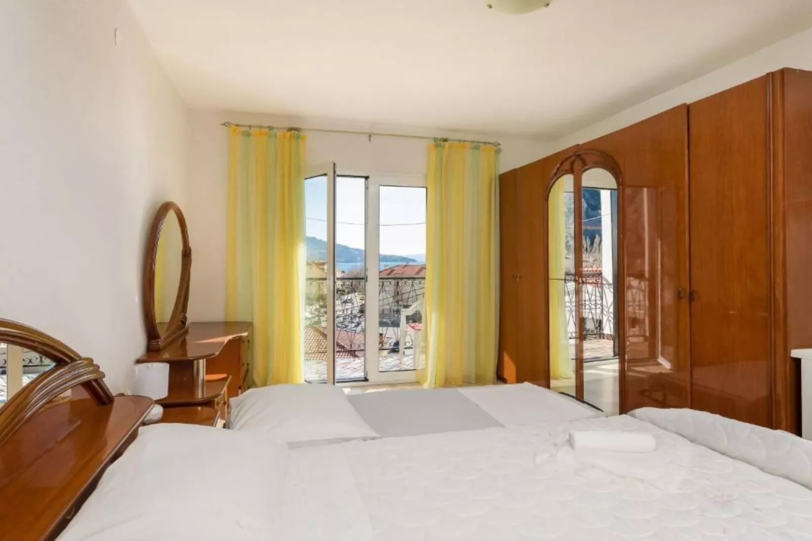 Omis River & Sea Escape - One Bedroom Apartment with Balcony and Sea View-Slaapkamer