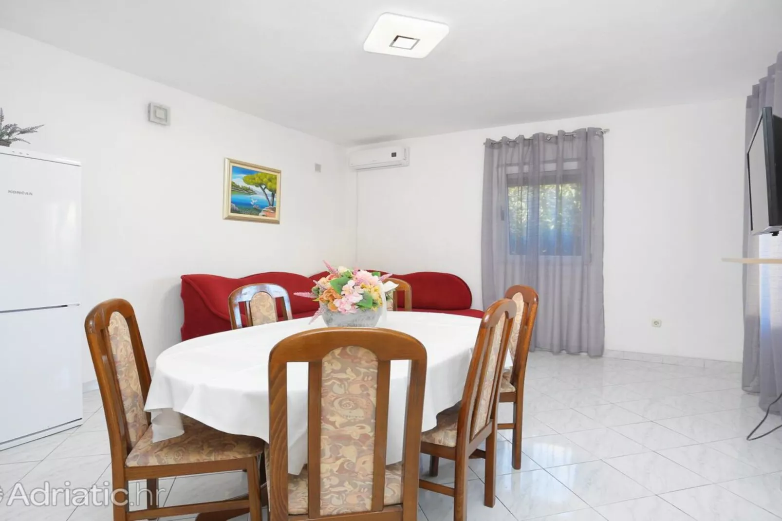 Holiday Home Nada Rogoznica - Six Bedroom Holiday Home-Eetkamer