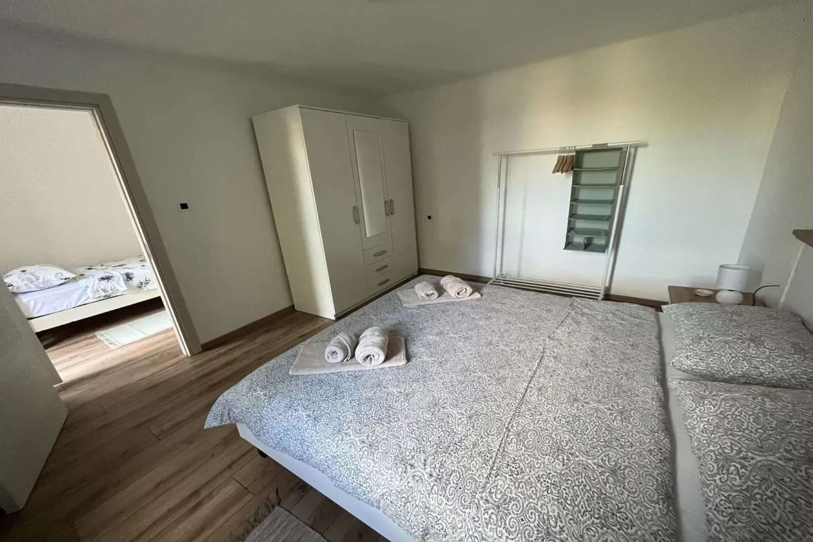 Elegant Lovran Apartment with Garden - Two Bedroom Apartment-Slaapkamer