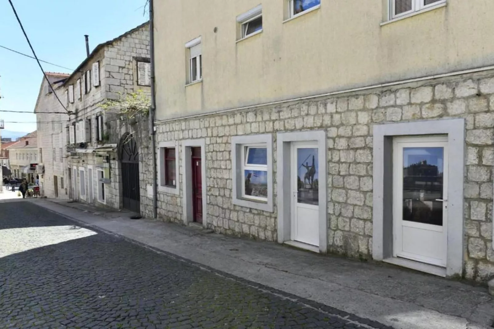 Charming Sinj Town Studio Apartments - Studio Apartments-Buitenlucht