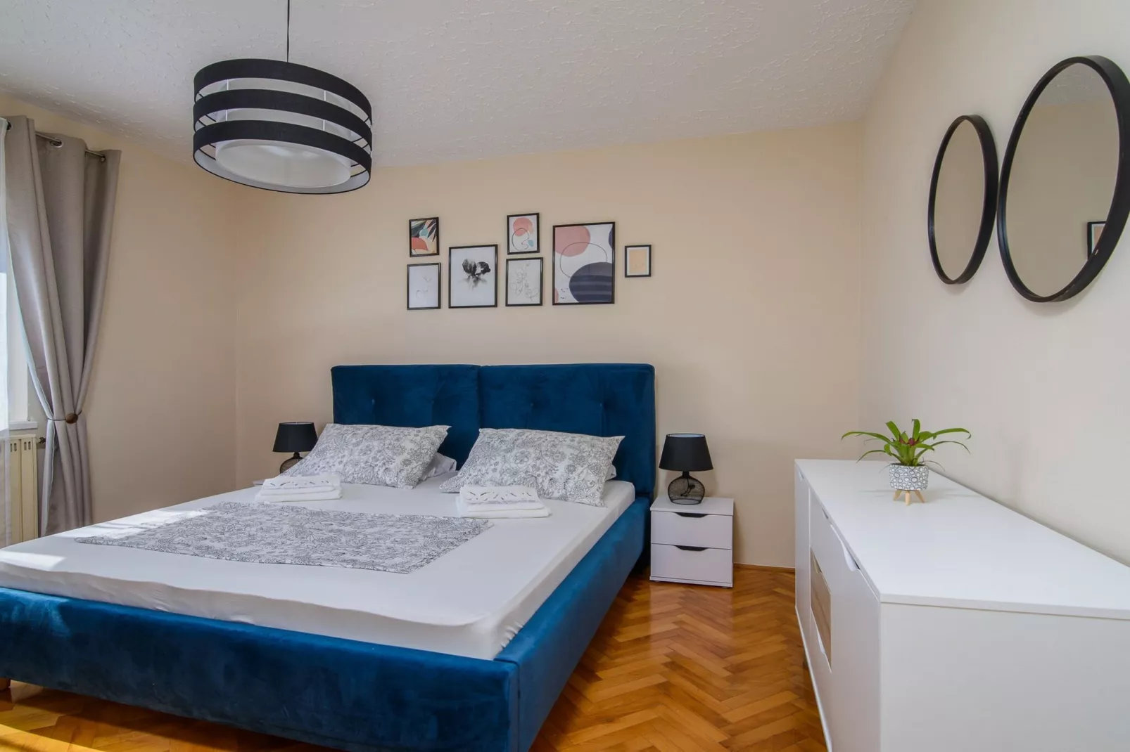 Modern Apartment Near Trogir Beach with Sea View Terrace and Lounge Area - Two Bedroom Apartment-Slaapkamer