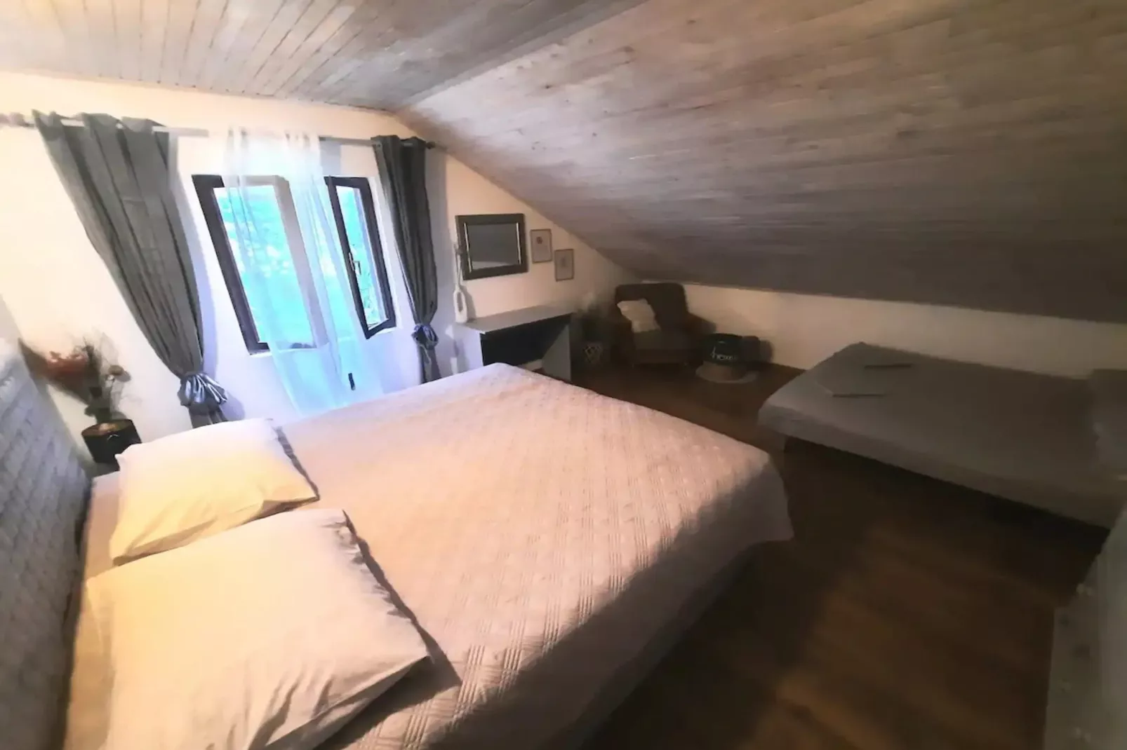 Two Bedroom Apartment With Sea  View-Slaapkamer