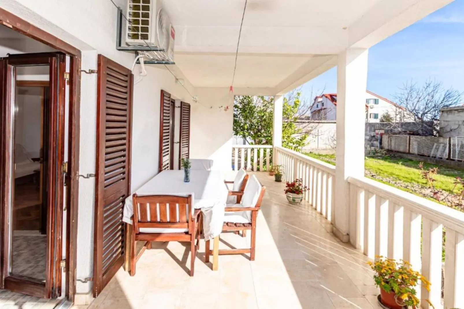 Sunny and Sleek Apartment Kastel Novi with Terrace - Three Bedroom Apartment with Terrace-Terrasbalkon