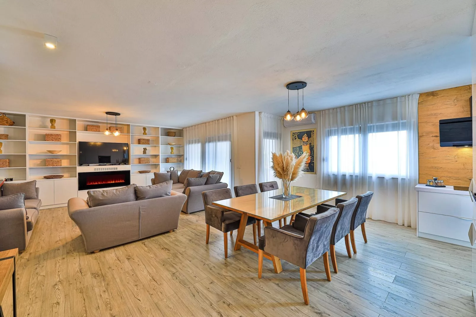Charming Villa with Outdoor Pool, BBQ, and Sun Deck in Tranquil Kaštela Area - Five bedroom Villa-Woonkamer