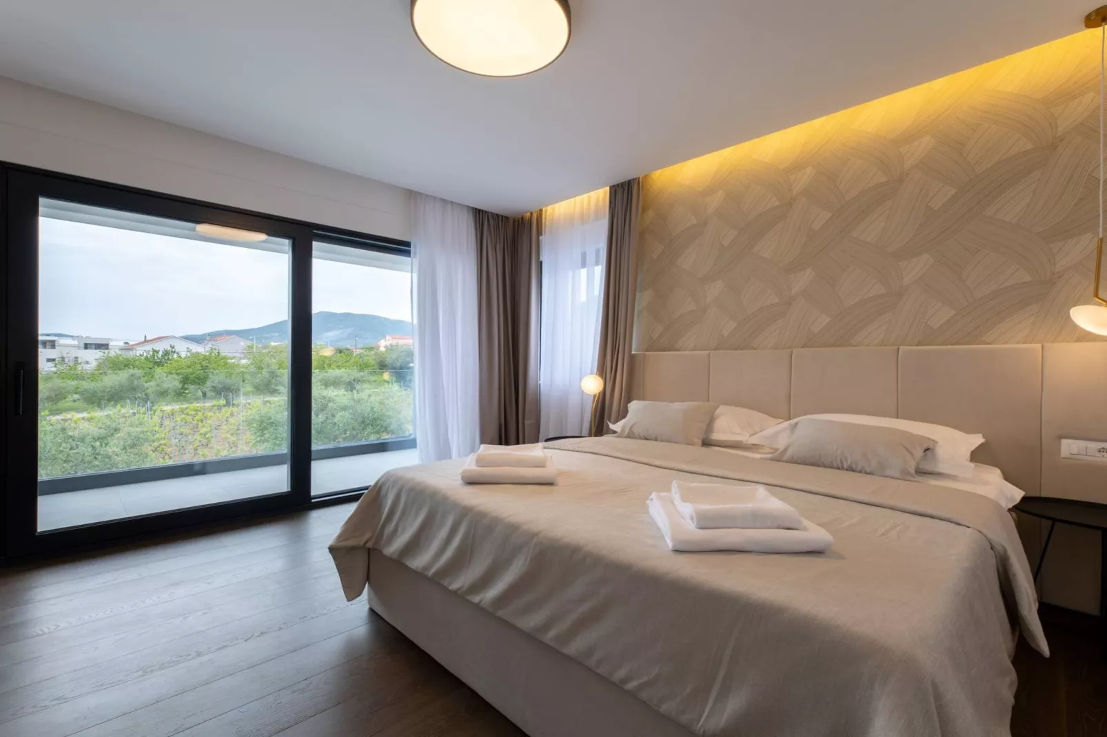 Moonlit Mirage Villa with Pool, Gym and Sauna - Five Bedroom Villa with Pool-Slaapkamer