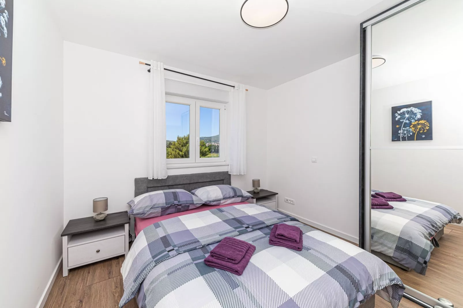 Elegant Kastel Novi Apartment with Sea View Balcony - Two Bedroom Apartment with Sea View and Balcony-Slaapkamer
