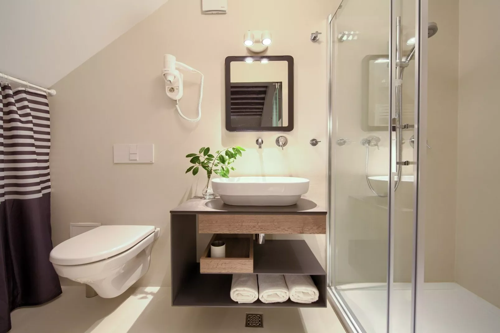 Vibrant and Elegant Downtown Krk Apartments - Studio Apartment (owner 1)-Badkamer