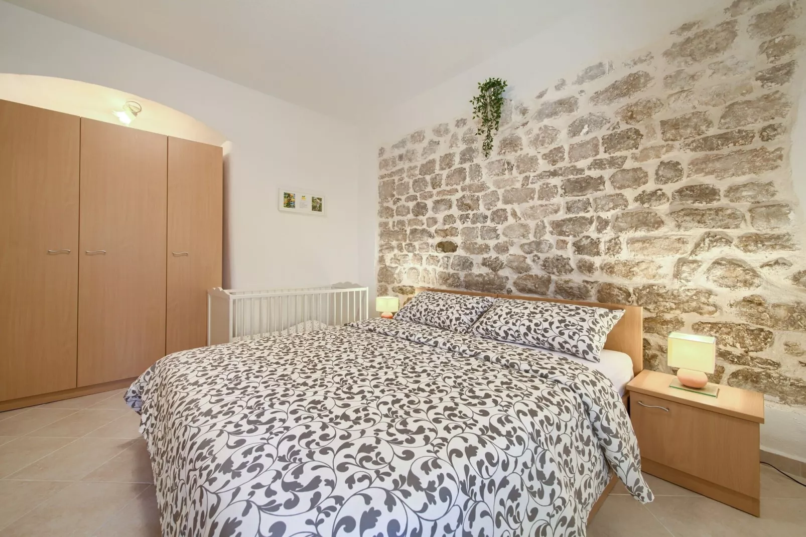 Chic and Charming Krk Downtown Apartments - Classic Studio Apartment (owner Lemon)-Slaapkamer