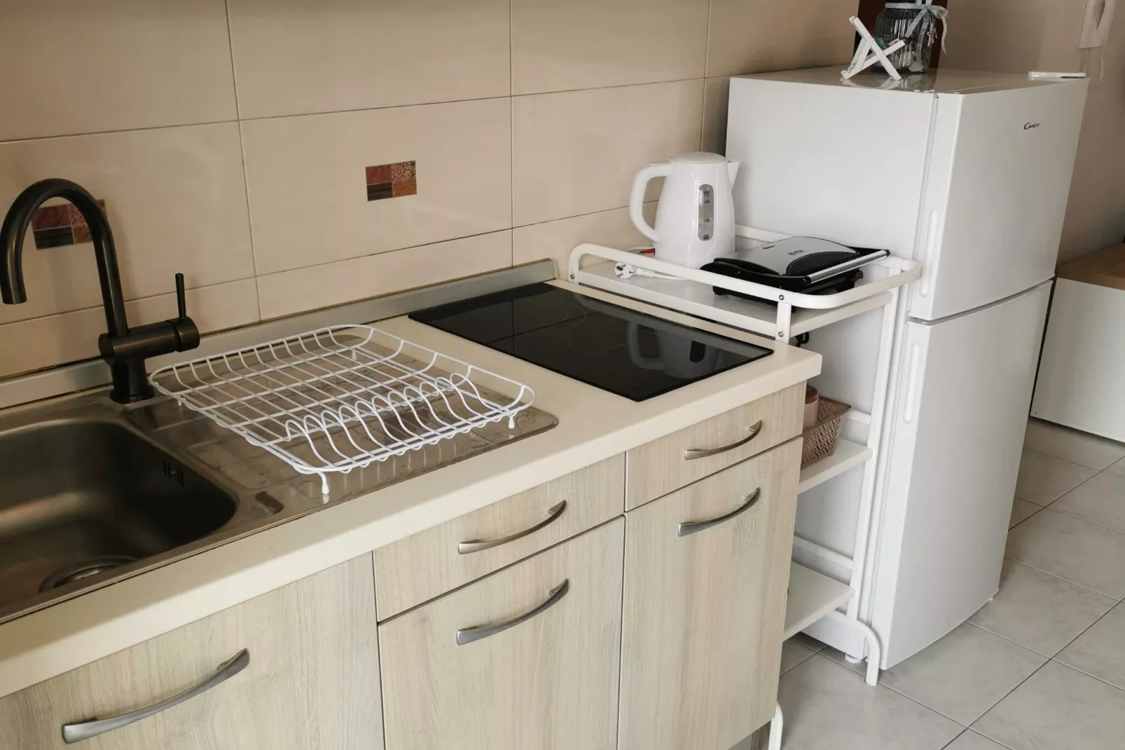 Modern and Bright Fazana Apartment with Balcony and Sea View - One Bedroom Apartment with Balcony and Sea View-Keuken