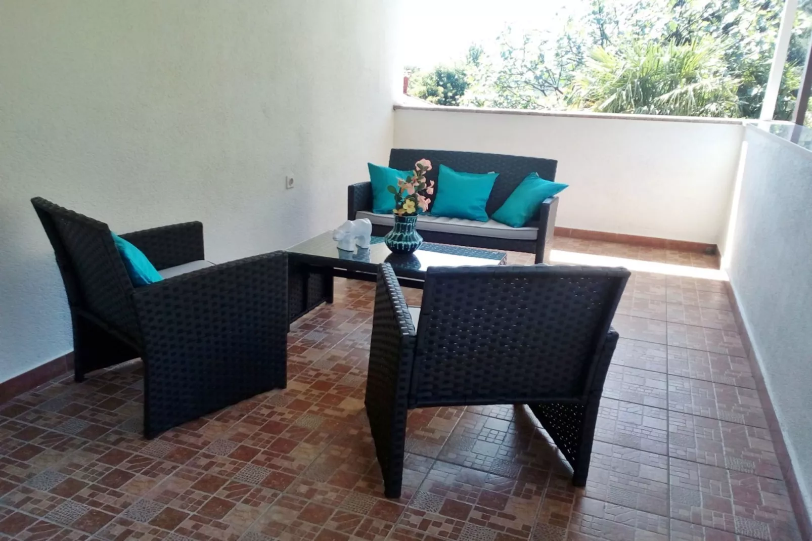 Lovely Apartments Near the Sea - One Bedroom Apartment with Balcony-Woonkamer