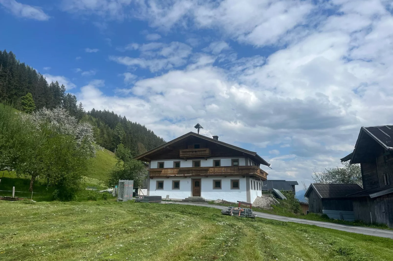 Bauernhaus Stoanerbauer-Buitenkant zomer