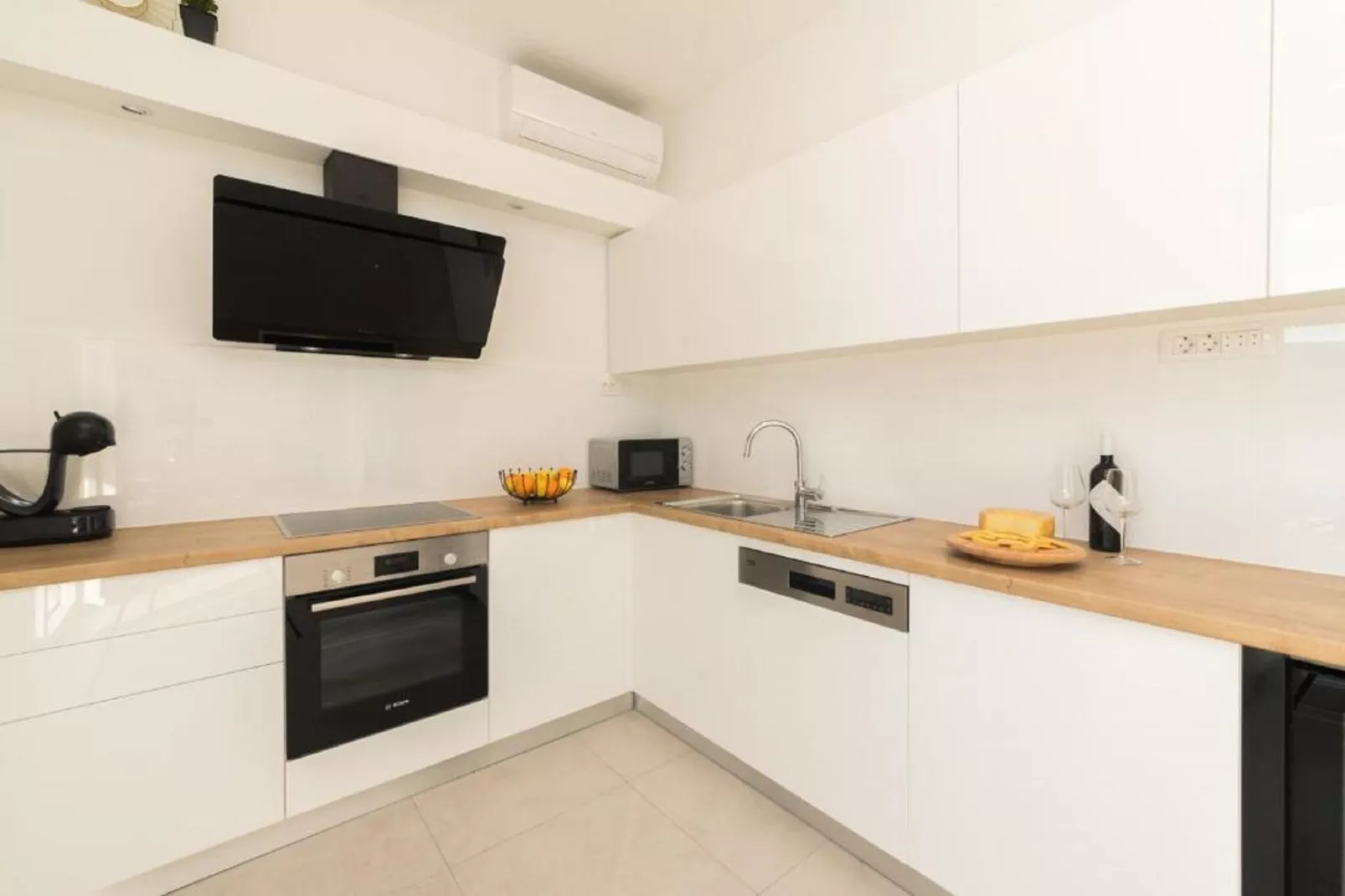 Luxury Villas Bellavista - Four Bedroom Villa with Pool (Villa 1)-Keuken