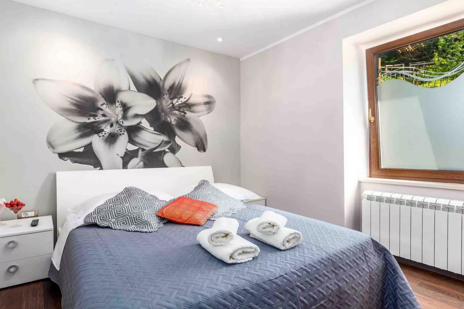 Modern Comfort with Shared Pool, Balconies & Lush Green Surroundings - One Bedroom Apartment (Romantic)-Slaapkamer