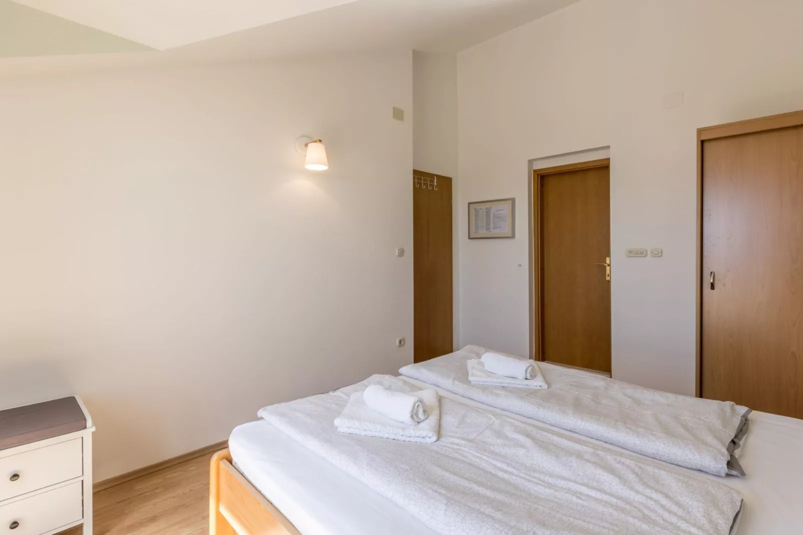 Adriatic Island Sea View Apartments - Comfort One Bedroom Apartment with Terrace and Sea View (A2)-Slaapkamer