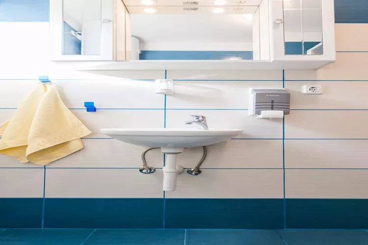 Cozy Apartments in Zadar with Sea and Mountain Views - Studio Apartment with Mountain View (owner 4)-Badkamer