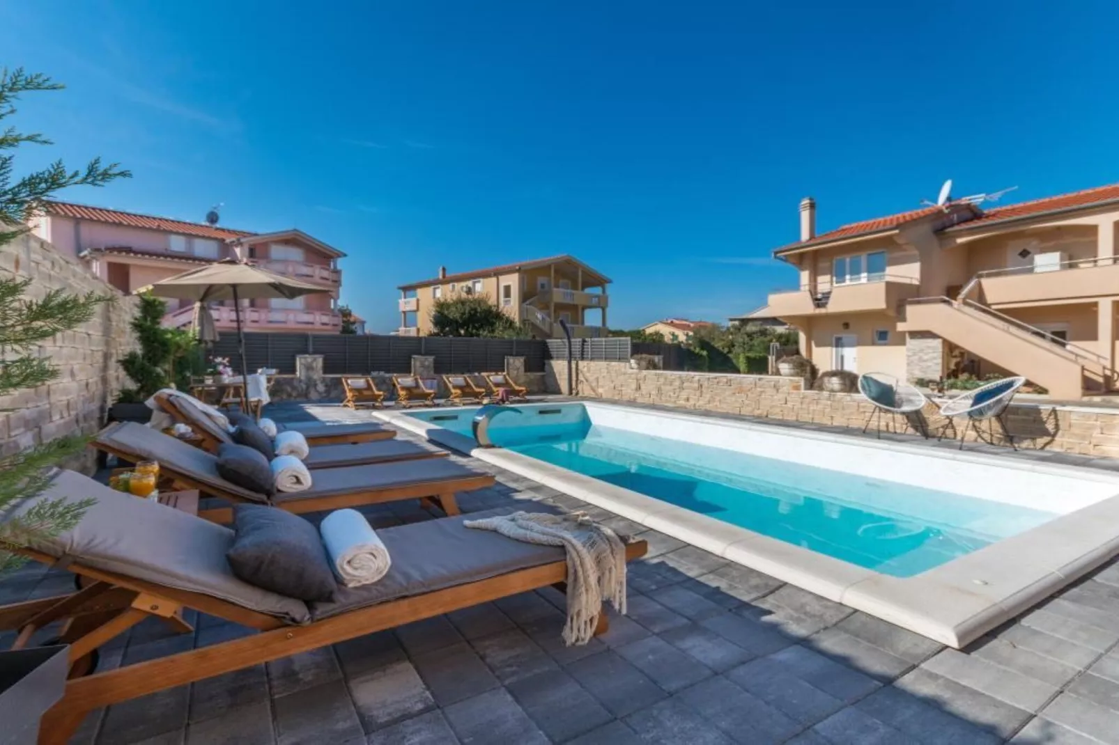 Villa Julia - Two Bedroom Apartment 1-Zwembad