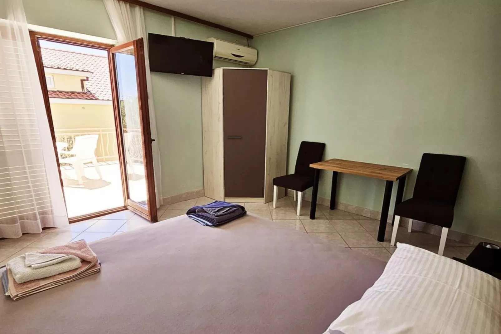 Apartments Željka - Studio Apartment with Terrace and a sea view (2)-Slaapkamer