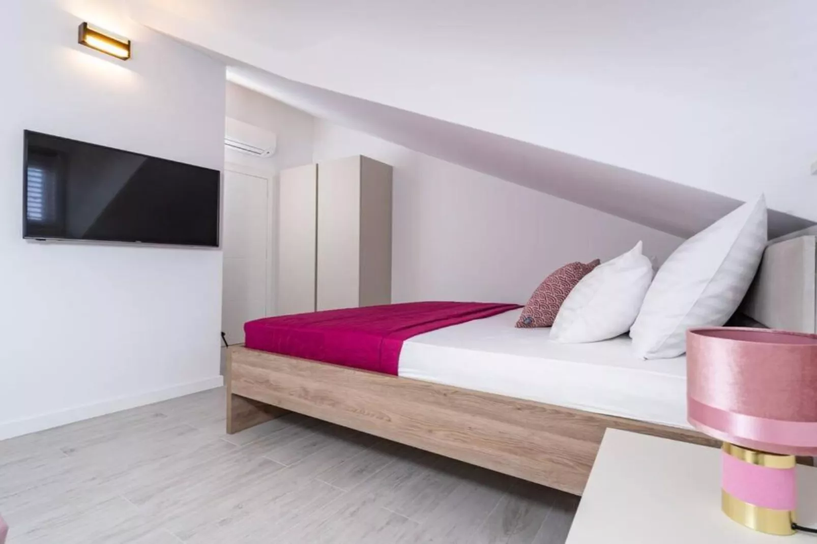 Friends & Family Home - Four Bedrooms Apartment-Slaapkamer