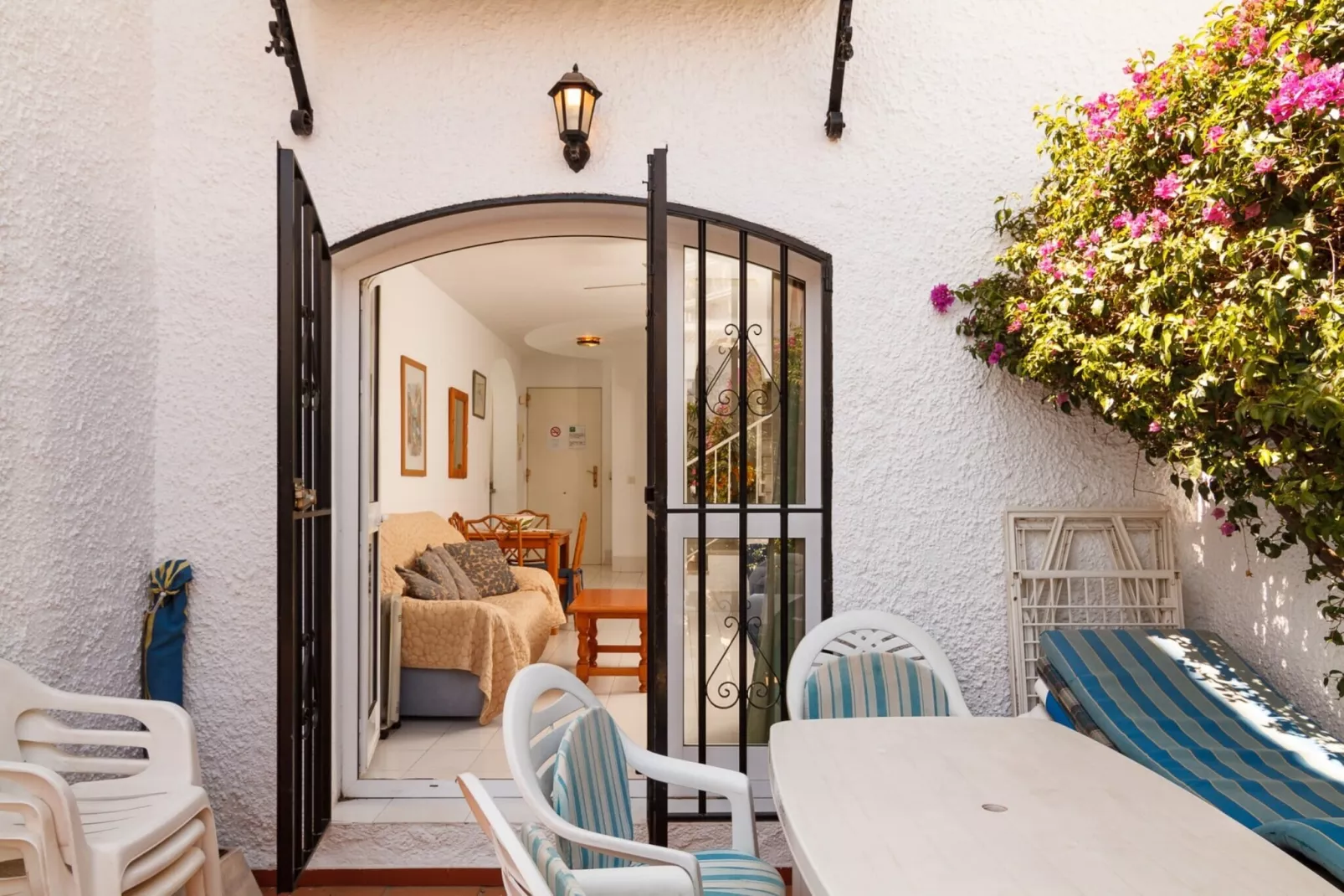 Los Pinos 23 Villas by Casasol-Hal-ontvangst