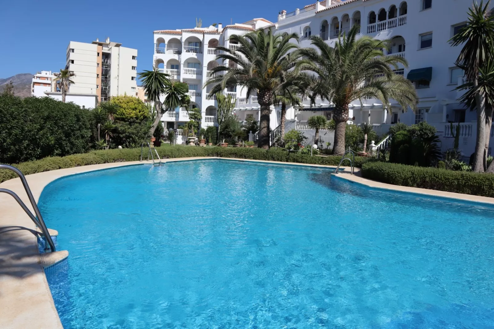 Stella Maris Beachfront 1B by Casasol-Zwembad
